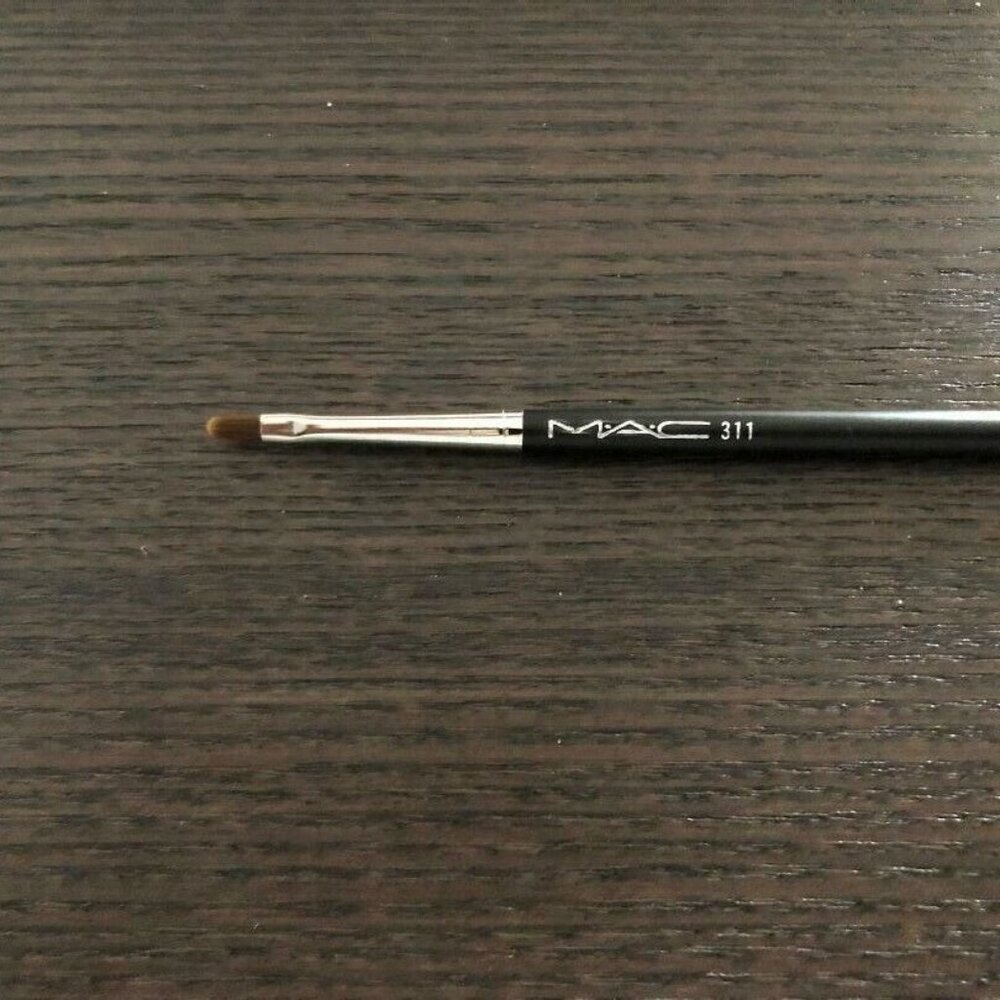 MAC COSMETICS MAC 311 Lip Liner Brush BRAND NEW IN SLEEVE